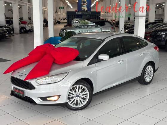 FORD FOCUS 2.0 SE PLUS FASTBACK 16V FLEX 4P POWERSHIFT